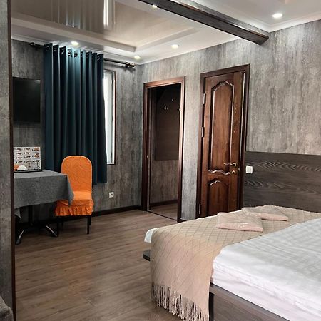 Salut Hotel Biškek Exteriér fotografie