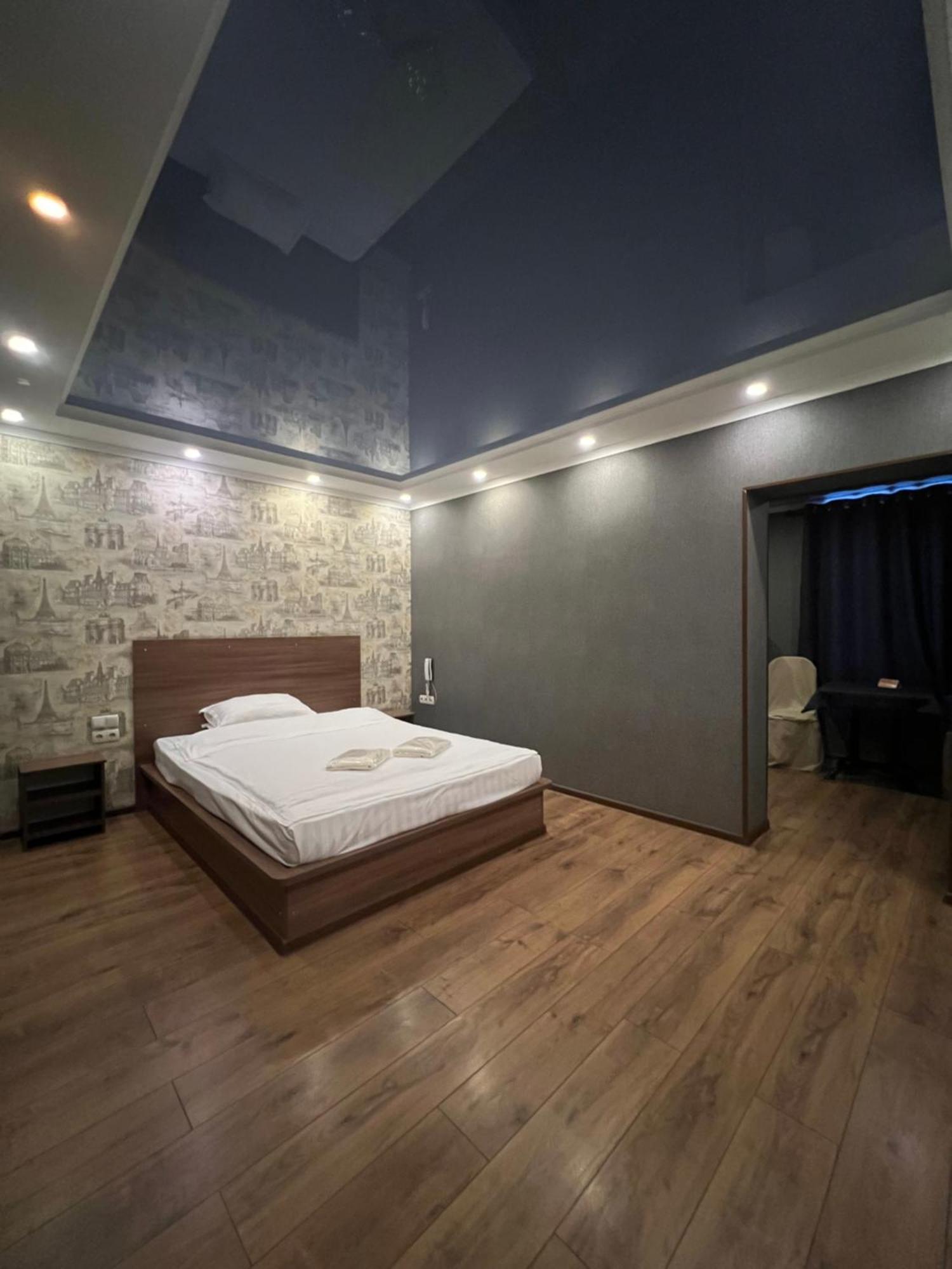 Salut Hotel Biškek Exteriér fotografie