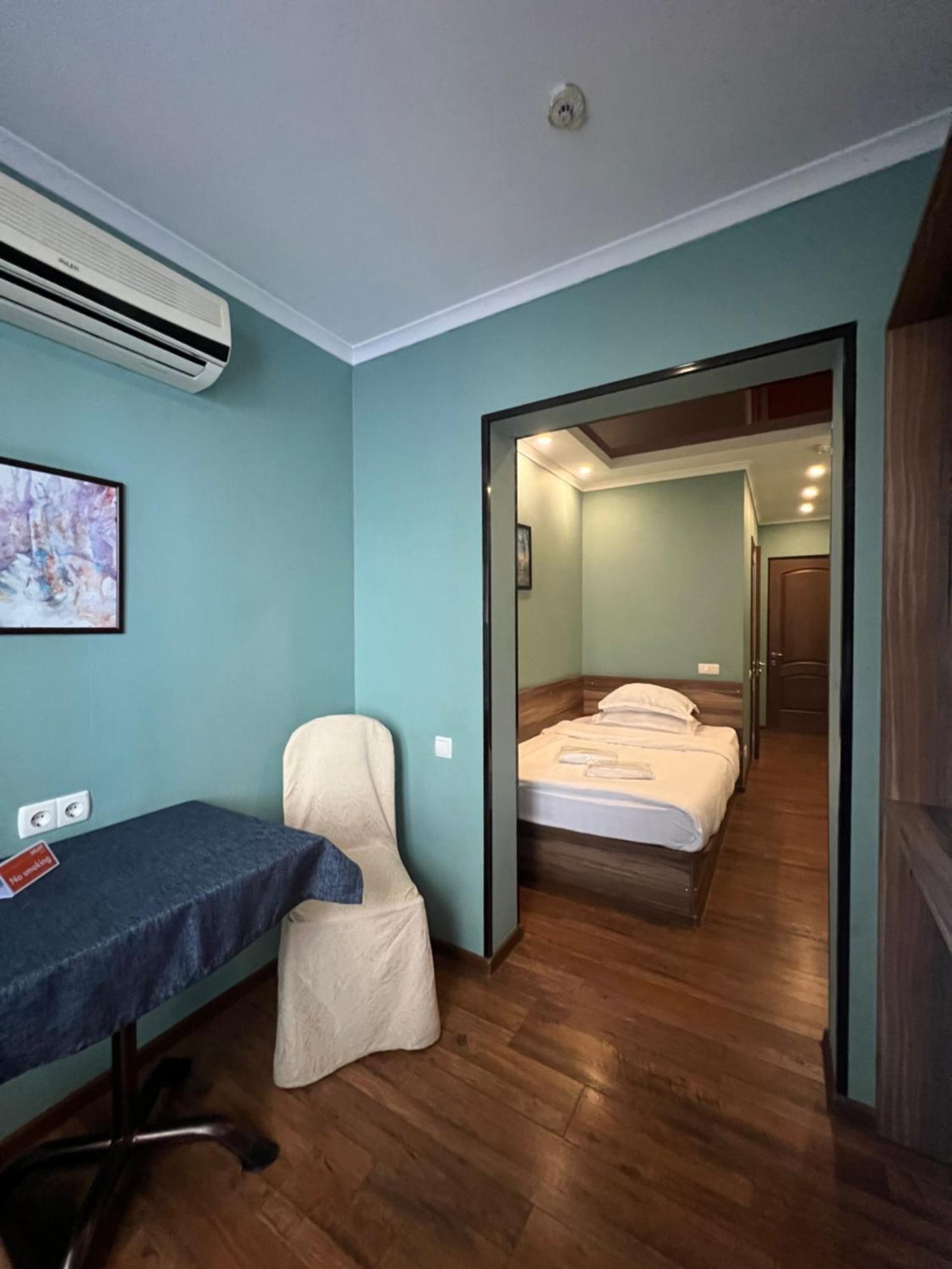 Salut Hotel Biškek Exteriér fotografie