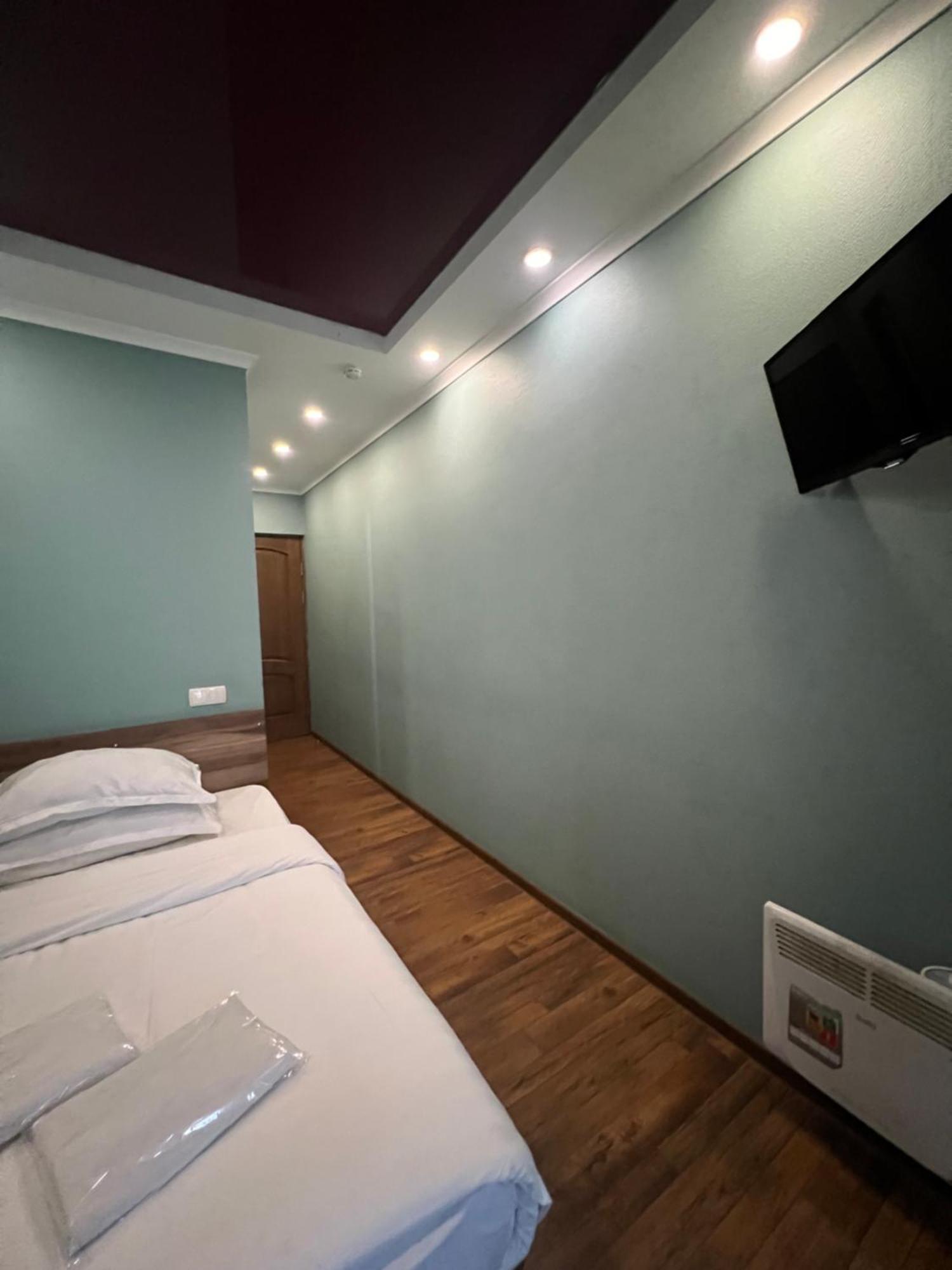 Salut Hotel Biškek Exteriér fotografie