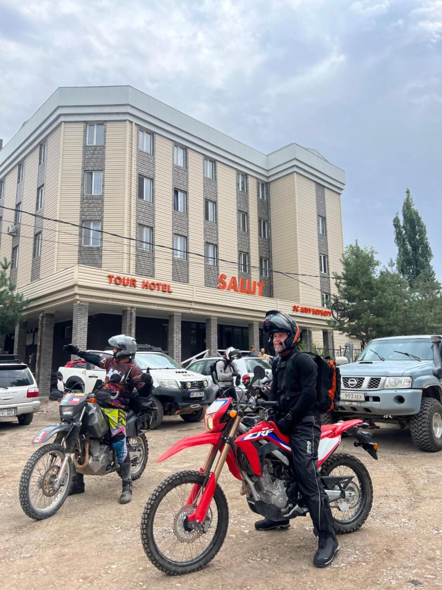 Salut Hotel Biškek Exteriér fotografie