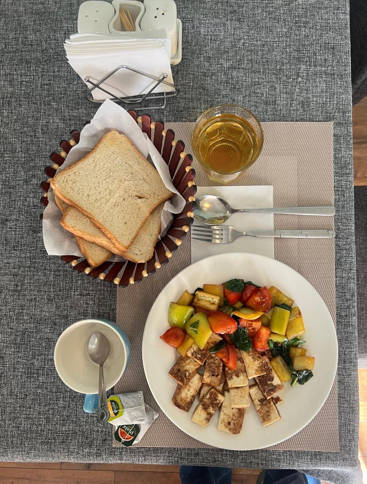Salut Hotel Biškek Exteriér fotografie