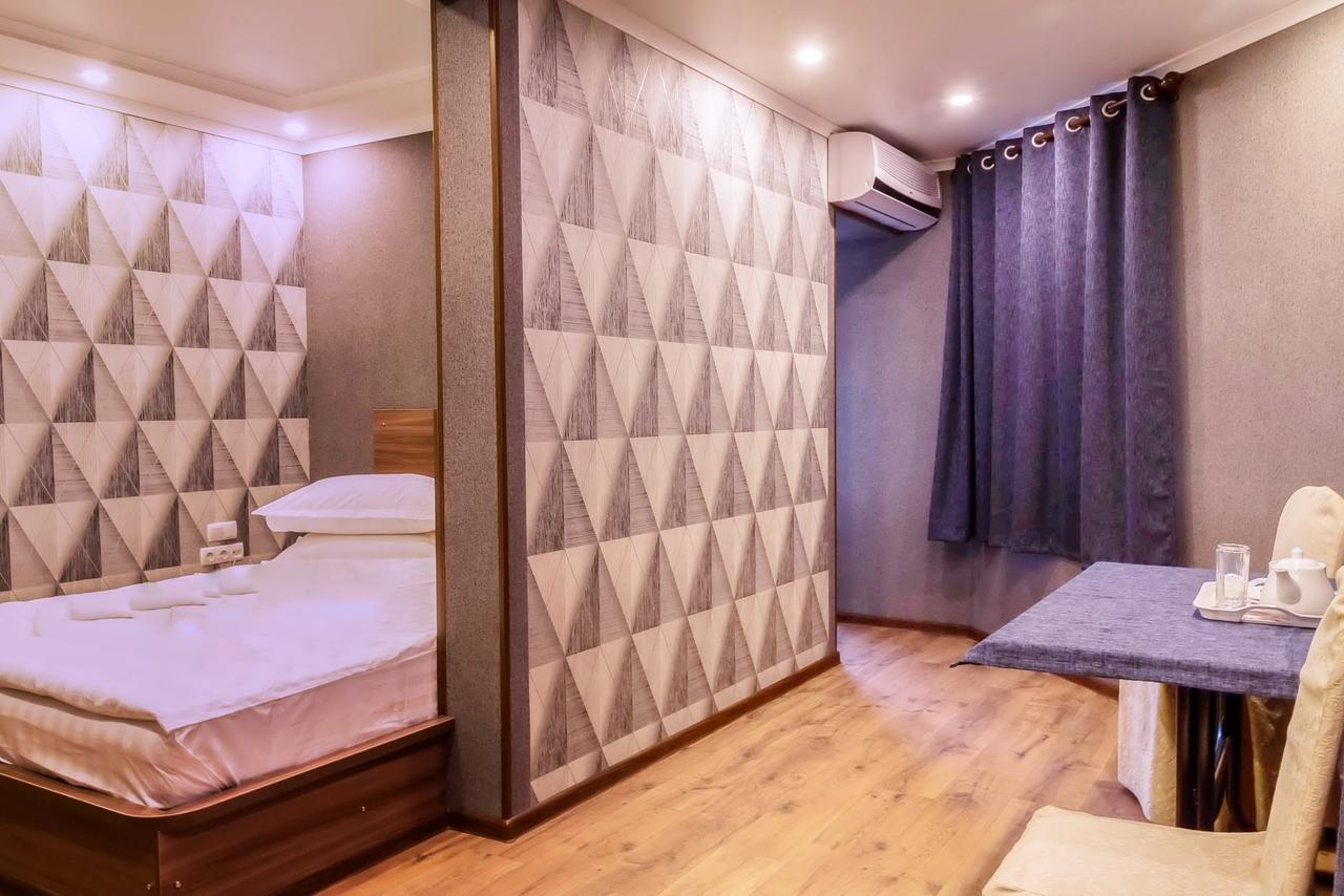 Salut Hotel Biškek Exteriér fotografie