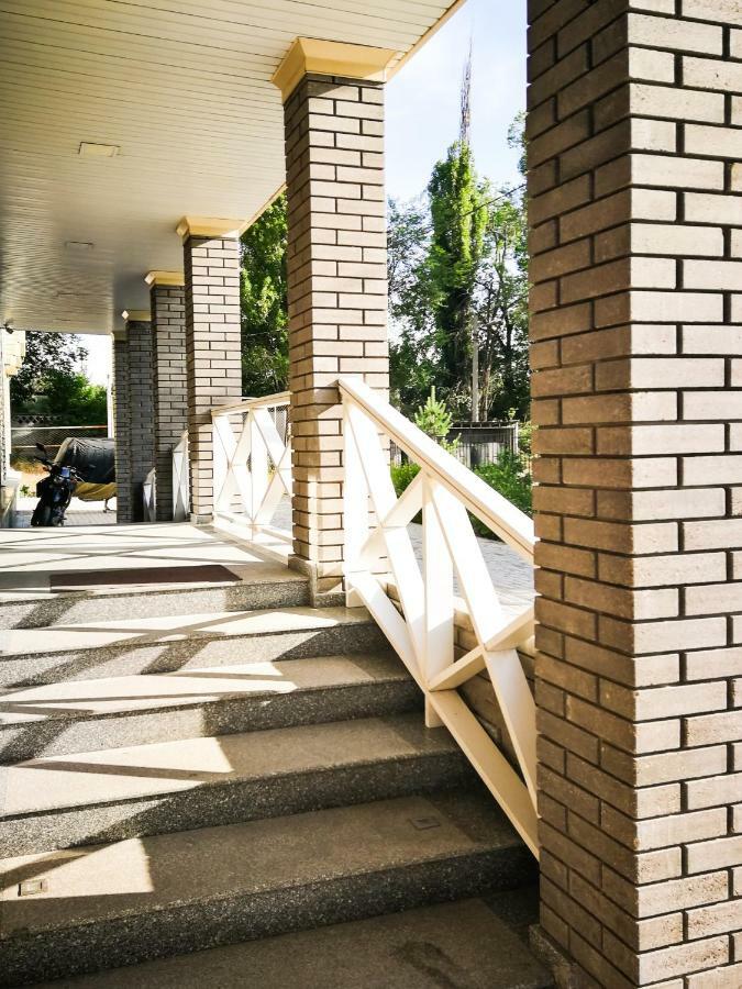 Salut Hotel Biškek Exteriér fotografie